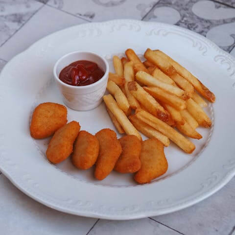 Crispy Chicken Nuggets & Chips
