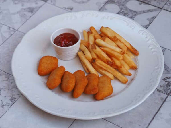Crispy Chicken Nuggets & Chips