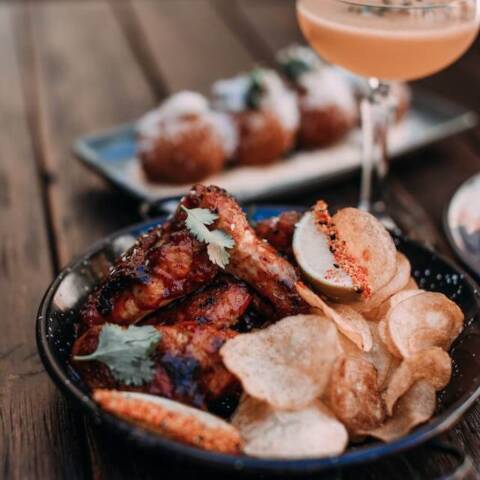 Wings (6pcs), Chips, Drink