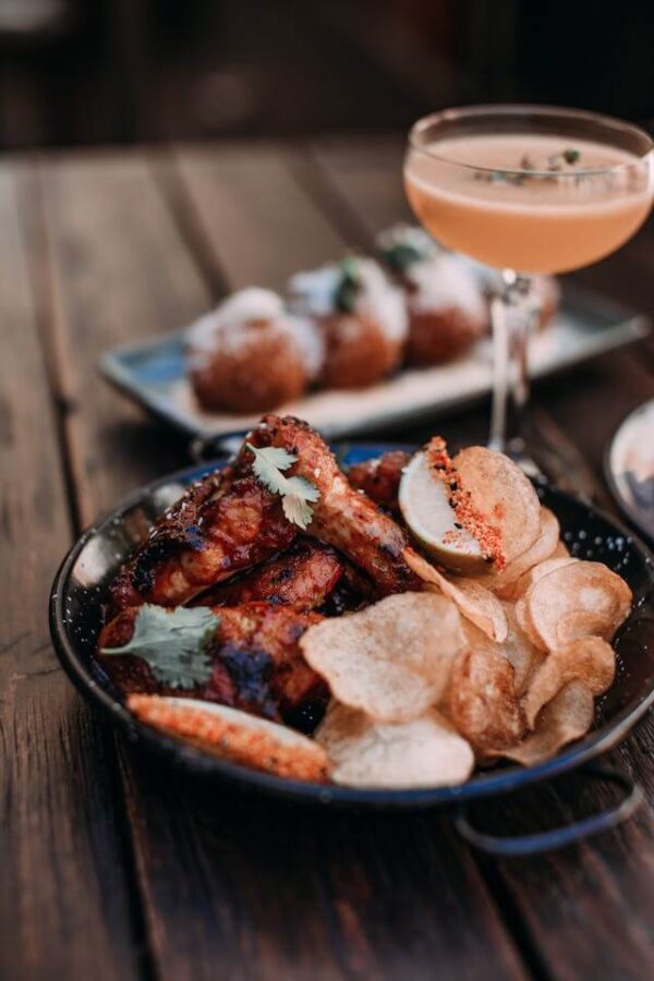 Wings (6pcs), Chips, Drink